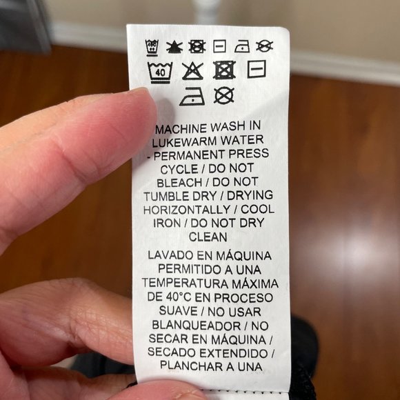 PUMA Womens PUMA Spelled Out Metallic Logo Black Tee Size M - Picture 7 of 11